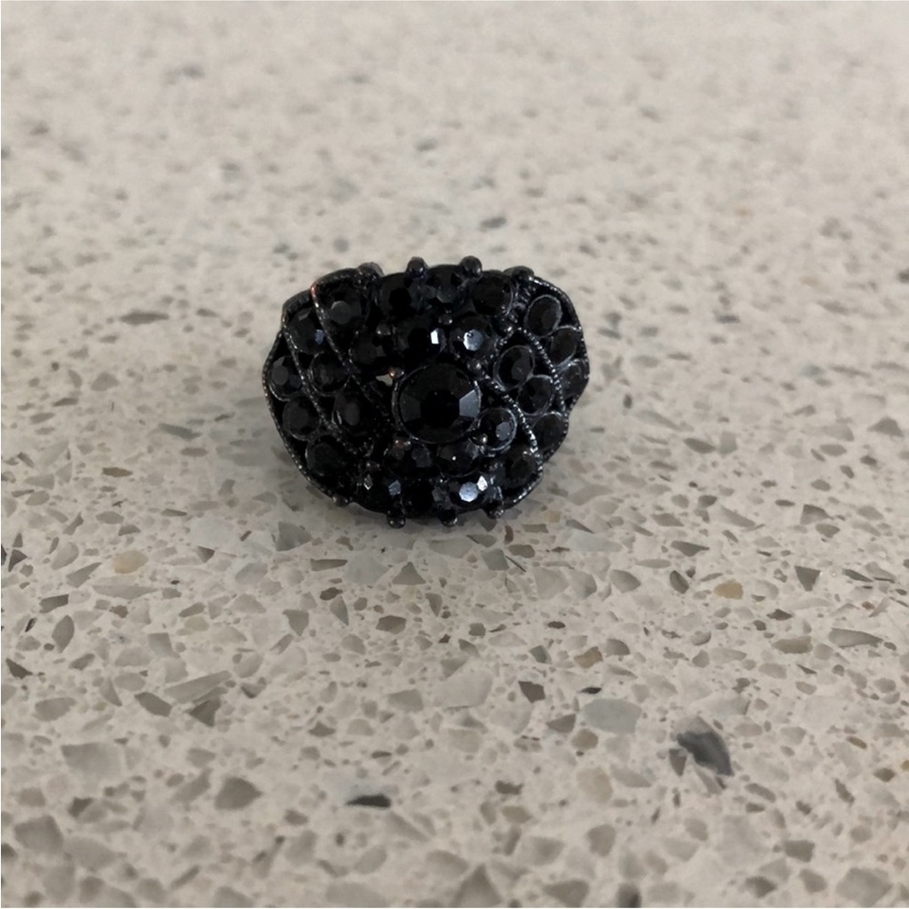 BLACK ELEGANT RING - Picture 2 of 4